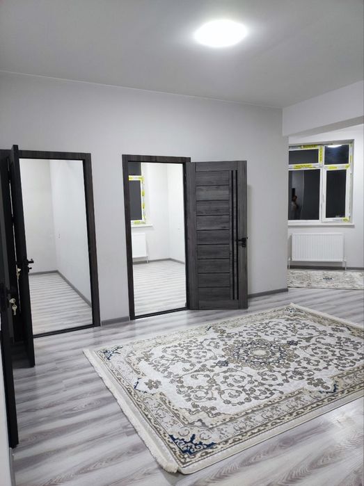 Срочно продаю новостройку кирпичную в центре 2в3 комнатную (157)