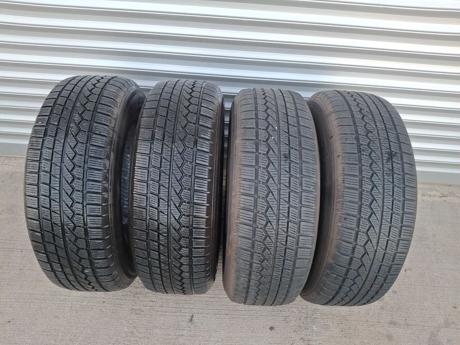 4бр. Зимни гуми 235/65/17 TOYO 7мм грайфер