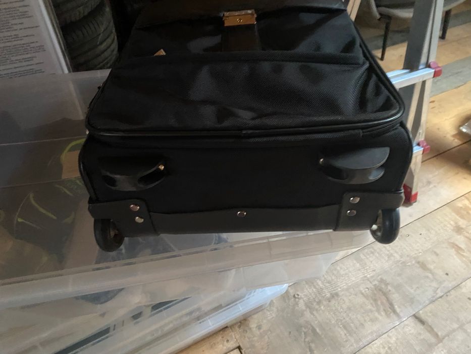 Vand 2 genti voiaj  Toyota