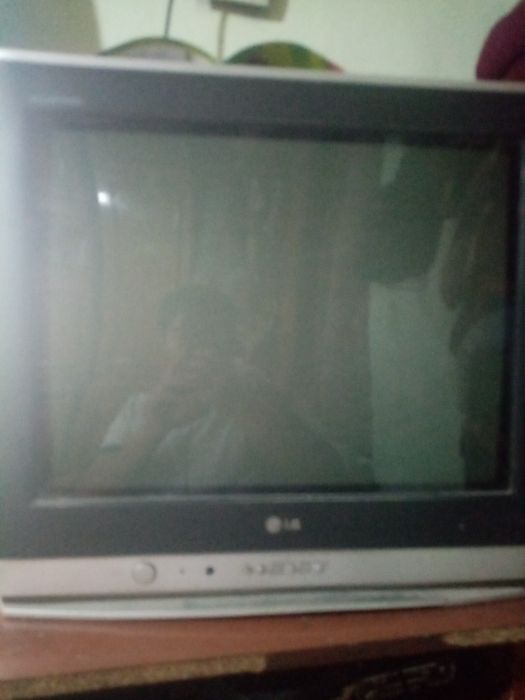 LG televizor sotiladi  400ming