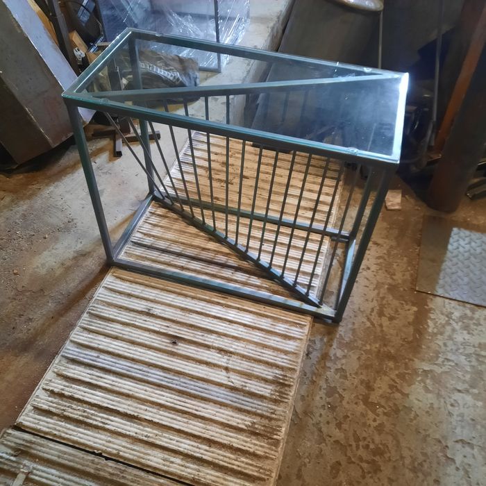 Маси и етажерки изработваме