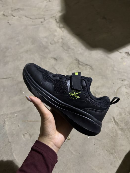 Детские кроссовки