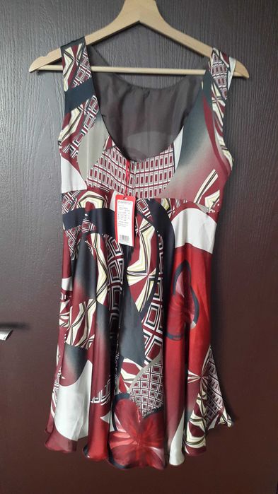 Стилни рокли за атрактивна визия - нови с етикет