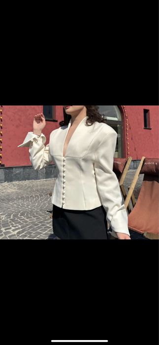 Пиджак коричневый и белый