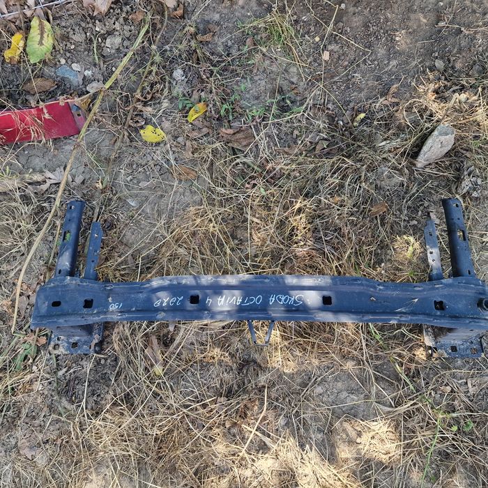 Skoda Octavia 4  2020 греда предна броня