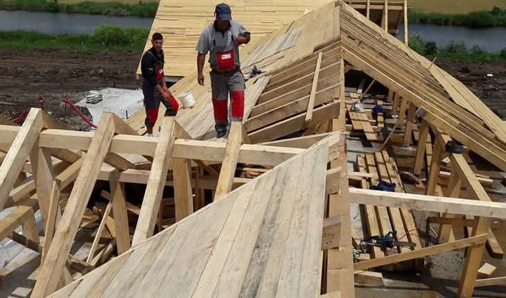 Firmă reparații acoperișuri și montaj