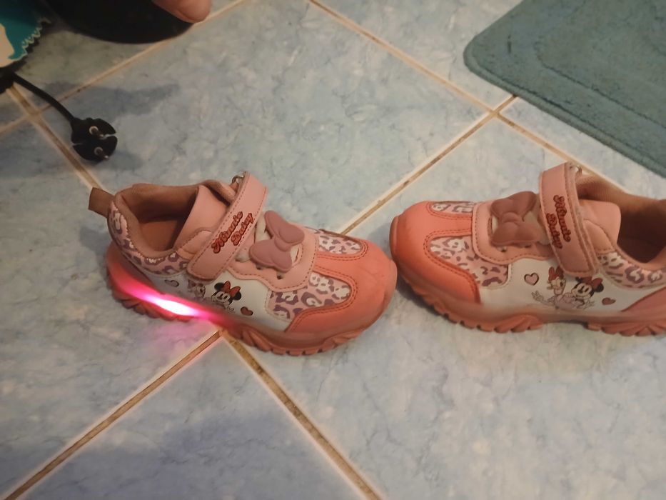 Adidași cu licență mărimea 29