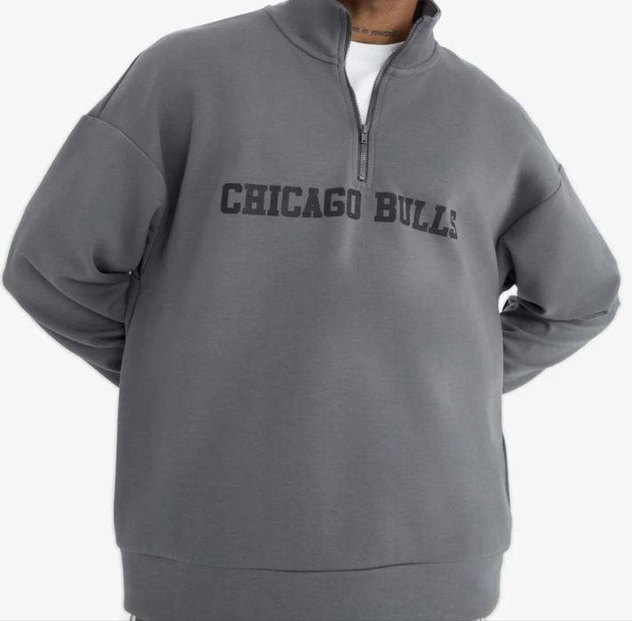 Hanorac Chicago Bulls - half zip, mărimea [M], starea excelenta.
