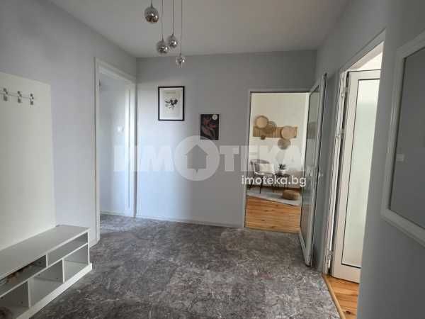 Дава се под наем Тристаен апартамент в София, Център - 110 кв.м за 698.19 € - Снимка #10