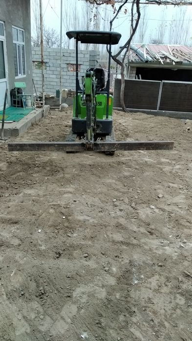 Мини экскаватор сотилади