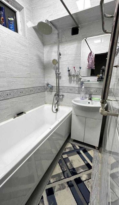 Шота Руставели 3/3/4 Срочно балкон-2/6 70квм