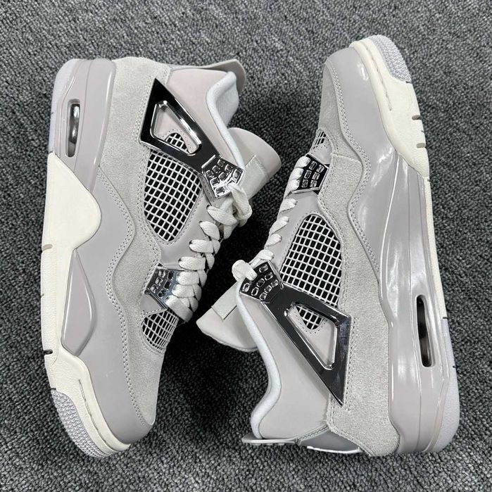 Air Jordan 4 Frozen Moments