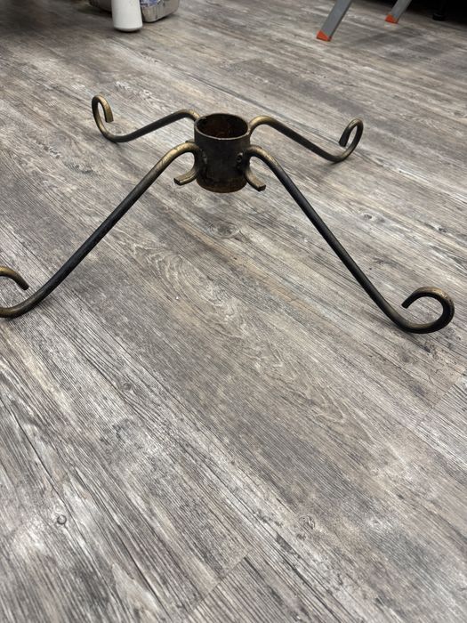 Подставка под елку