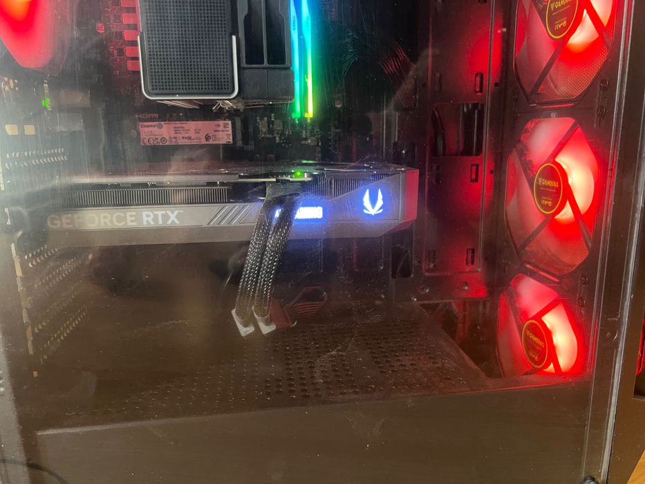 Мощен геймърски компютър + Монитор