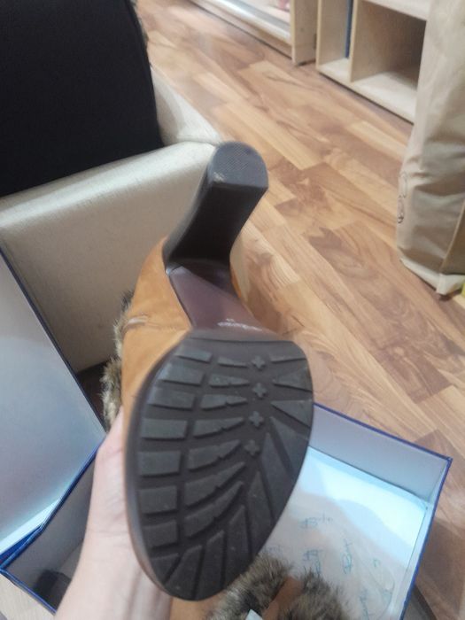 Продам обувь брали за 100$ каждые.