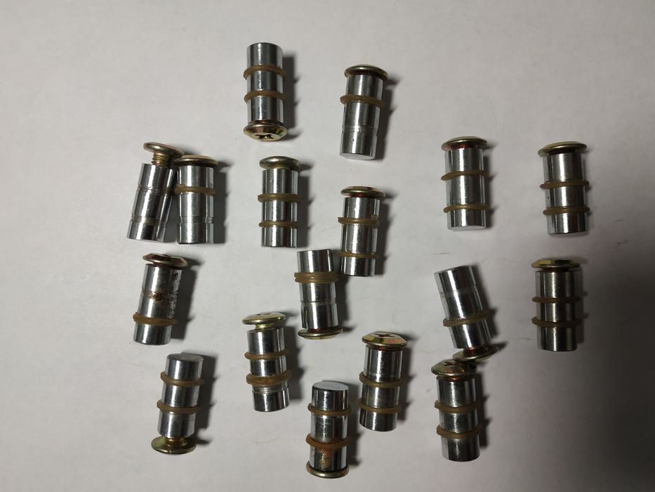 Фурнитура для стеклянных витрин