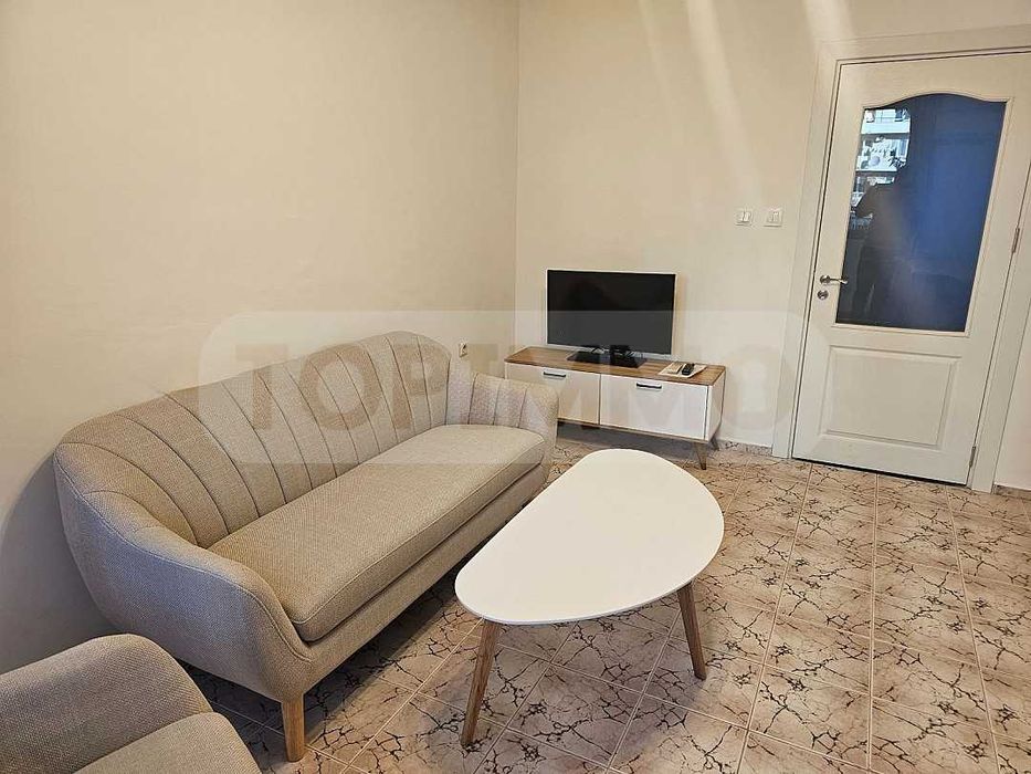 Тристаен апартамент под наем в района на Спортна зала