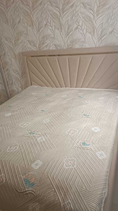 Двуспальная кровать