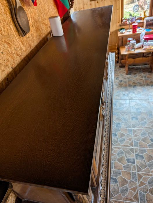 Антикварен массивен дъбов бюфет в стил Неоренесанс