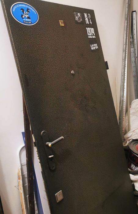 Метална врата, ползвана