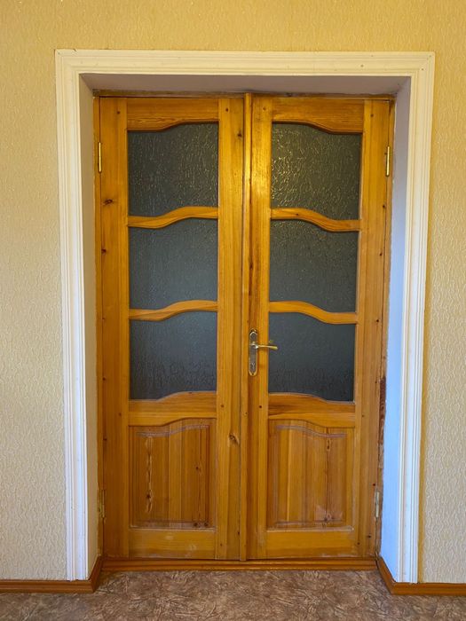 Продам деревянные двери в отличном состоянии