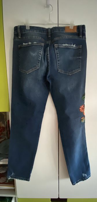 Jeans cu broderie, Zara