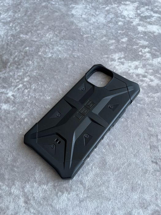 Чехол UAG на айфон 13