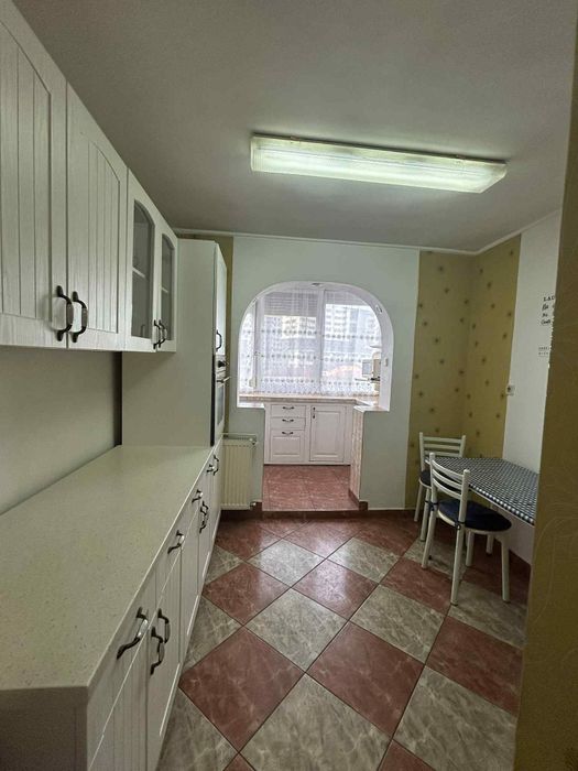 Închiriez apartament 3 camere