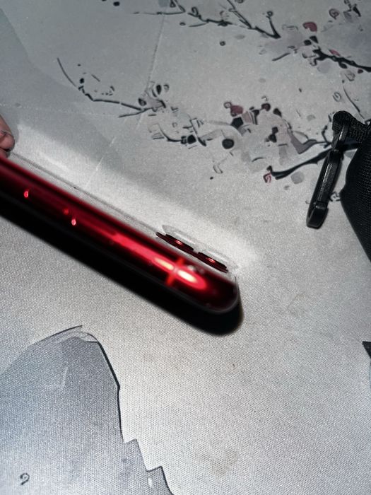 iPhone 11 красного цвета