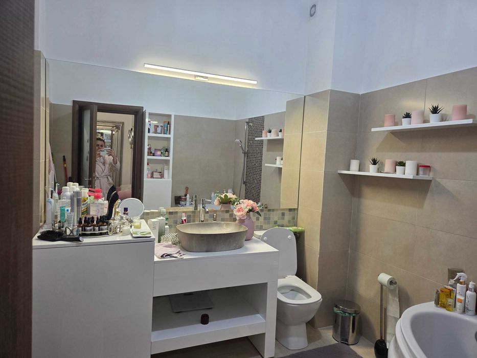 Vand ap 3 camere Damaroaia