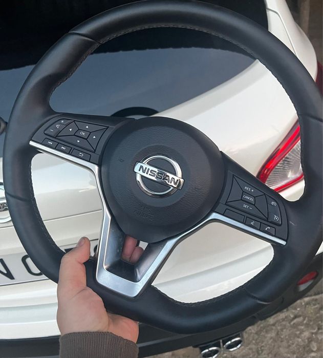 Volan + manete (bloc lumini & ștergătoare) originale Nissan – stare foarte bună