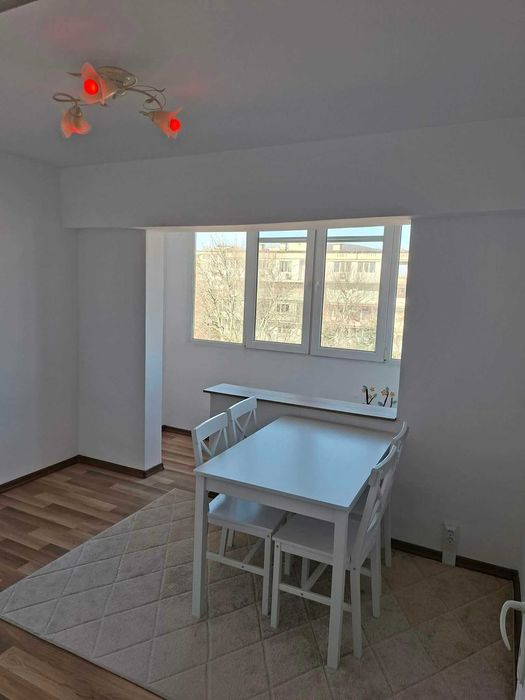 Продава четиристаен в Цветен квартал