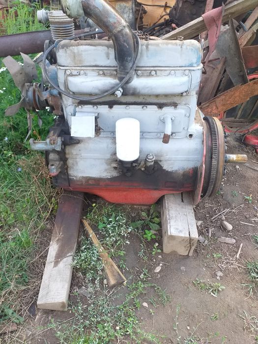Vând motor tractor și trolii