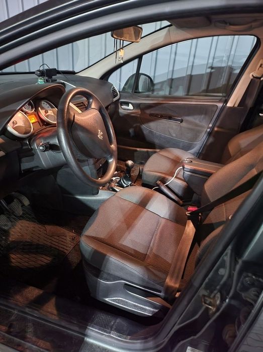 Vând Peugeot 207 - 2011
