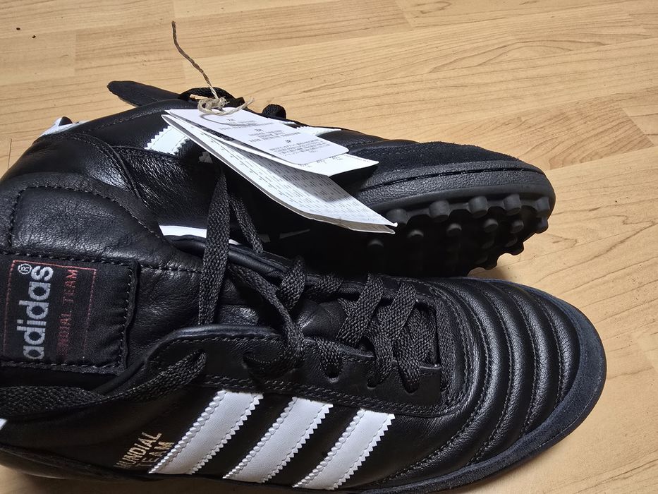 Футболни обувки / Стоножки Adidas Mundial Team