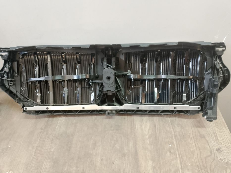 BMW X6 G06 решетка и маска с жалуци