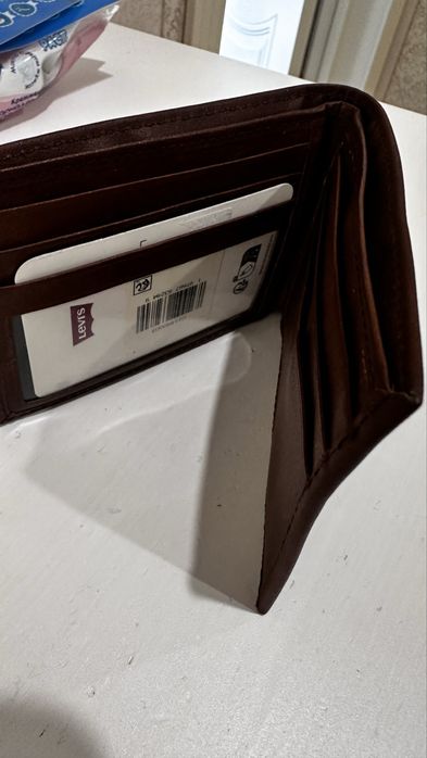 Визитницы , Levis,Kanishka