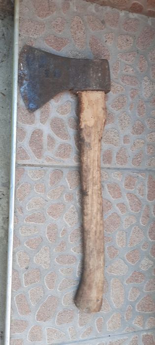 Немска Брадва за Цепене на Дърва