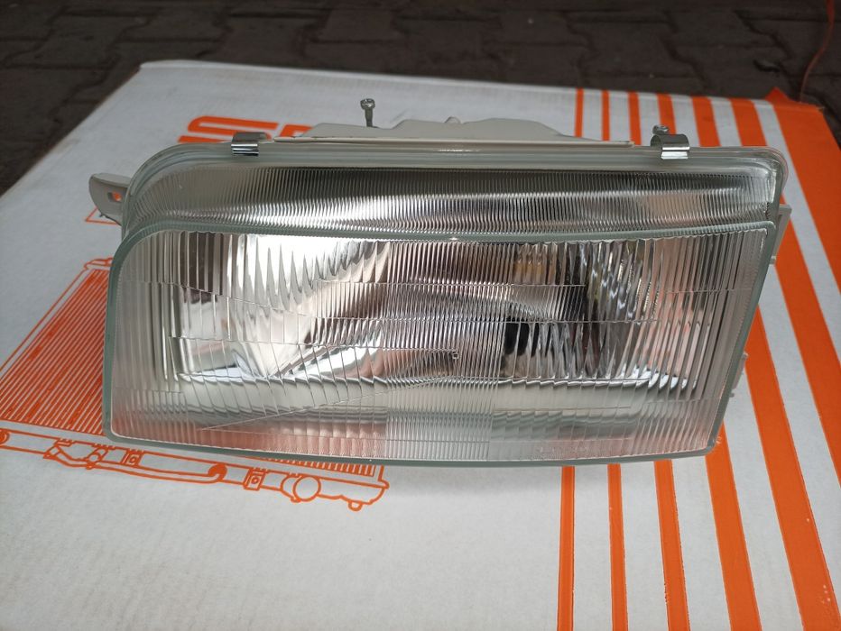Фара Митсубиси спец вагон, спец рунер