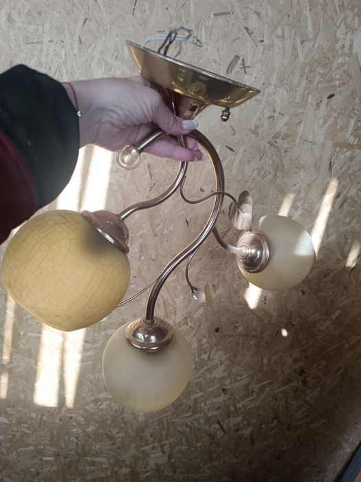 Люстра в хорошем состоянии