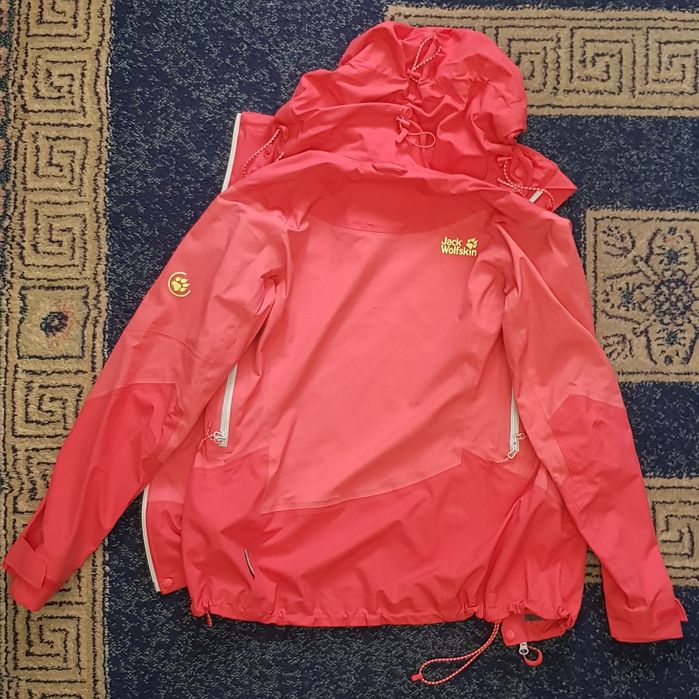 Продам куртку Jack Wolfskin