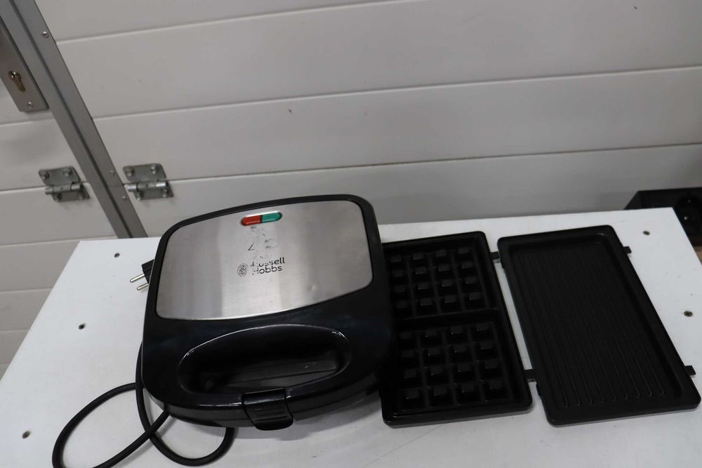 Russell Hobbs – машина за сандвичи 3 в 1, 760 W, лек ДЕФЕКТ