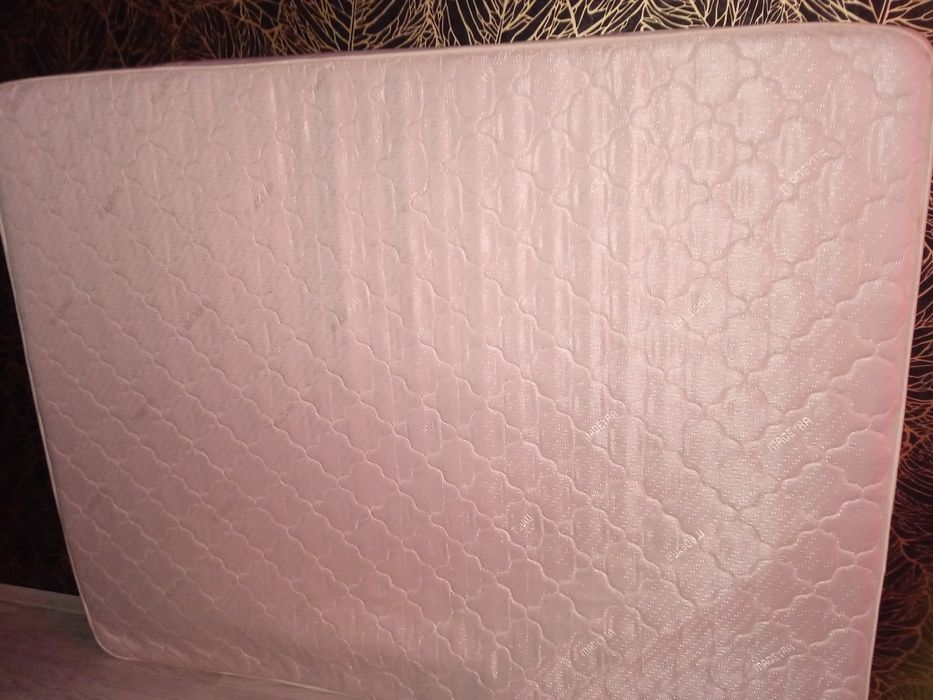 Продам матрас в отличном состоянии!!!