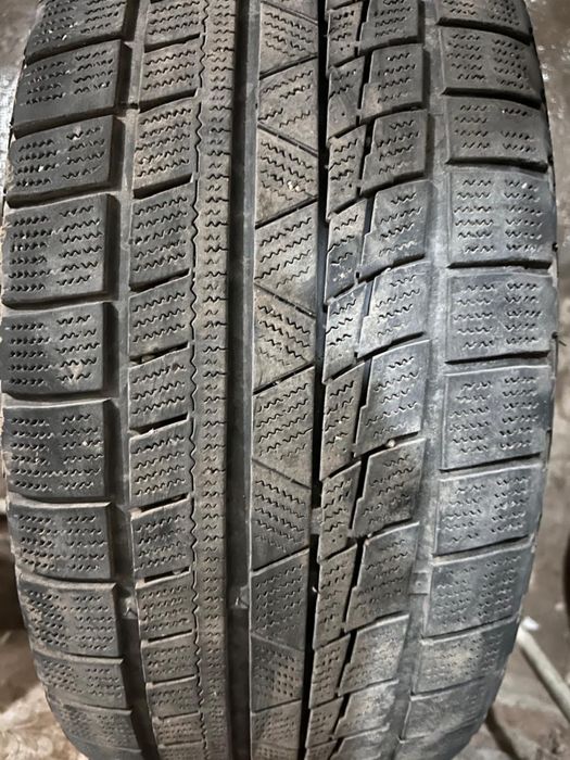 Зимние резины 245/45/18