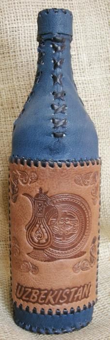 Бутылки сувенирные декорированные кожей.