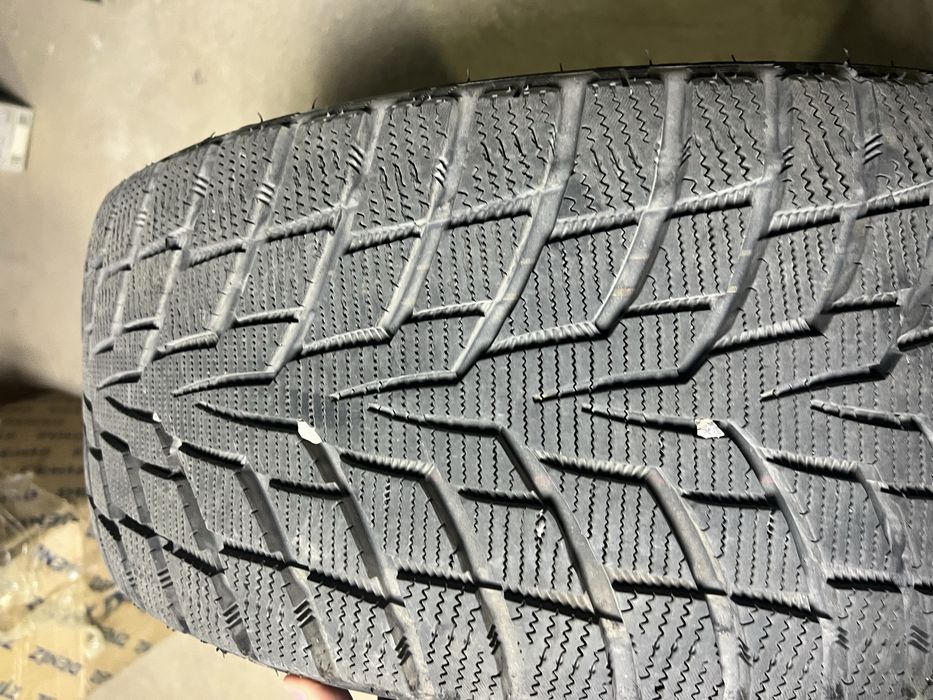 Продам зимние шины r19