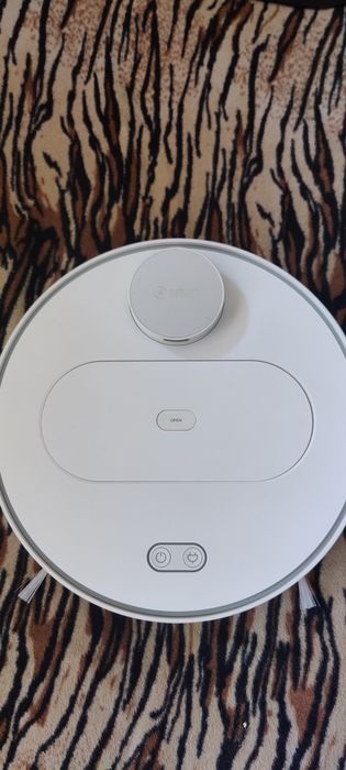 Продавам прахосмукачка робот 360 s6 с моп за миене
