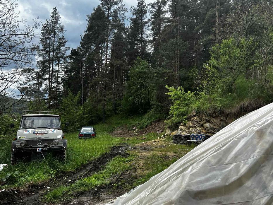 Продава сграда с УПИ 5030 кв.м. в близост до Пампорово