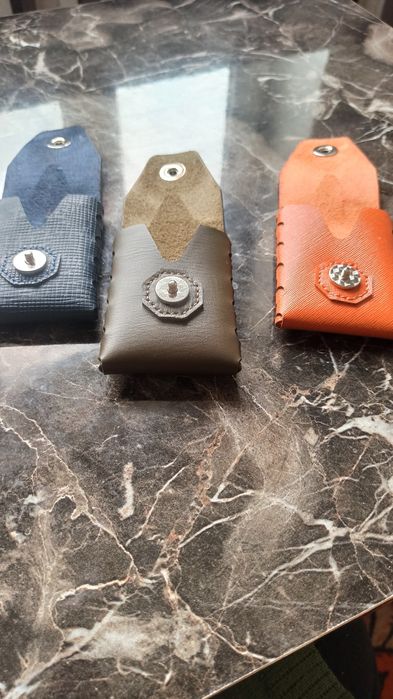 Продается брелок,и визитницы .