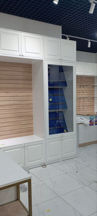 Мебель для магазина Шкафы, полки, острова, витрина